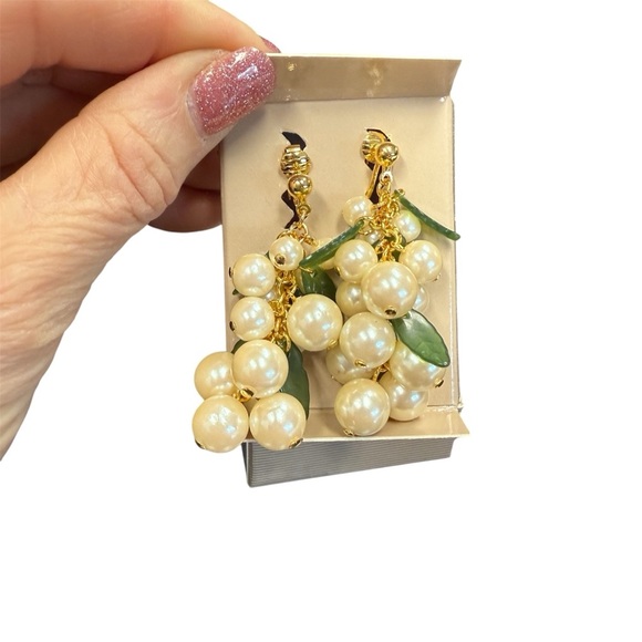 Avon Pearlesque dangle Cluster clip Earrings NIB vintage 1992 - Picture 1 of 5